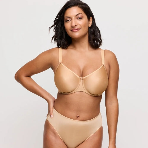 PrimaDonna Slips – Model in hautfarbenem Dessous-Set