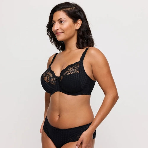 PrimaDonna BHs – Model in schwarzem Spitzen-BH