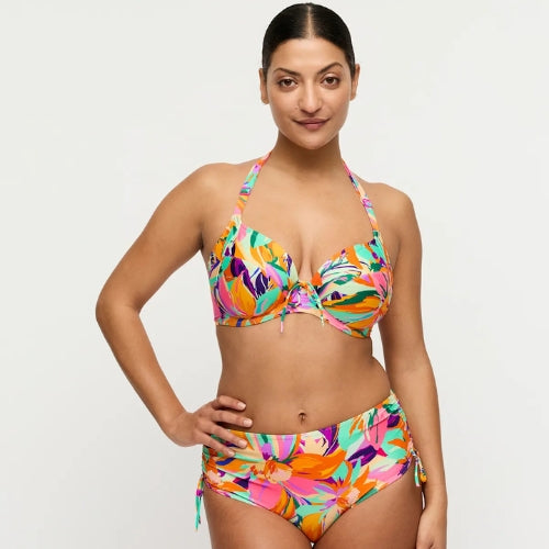 PrimaDonna Bademode – Model im farbenfrohen Bikini