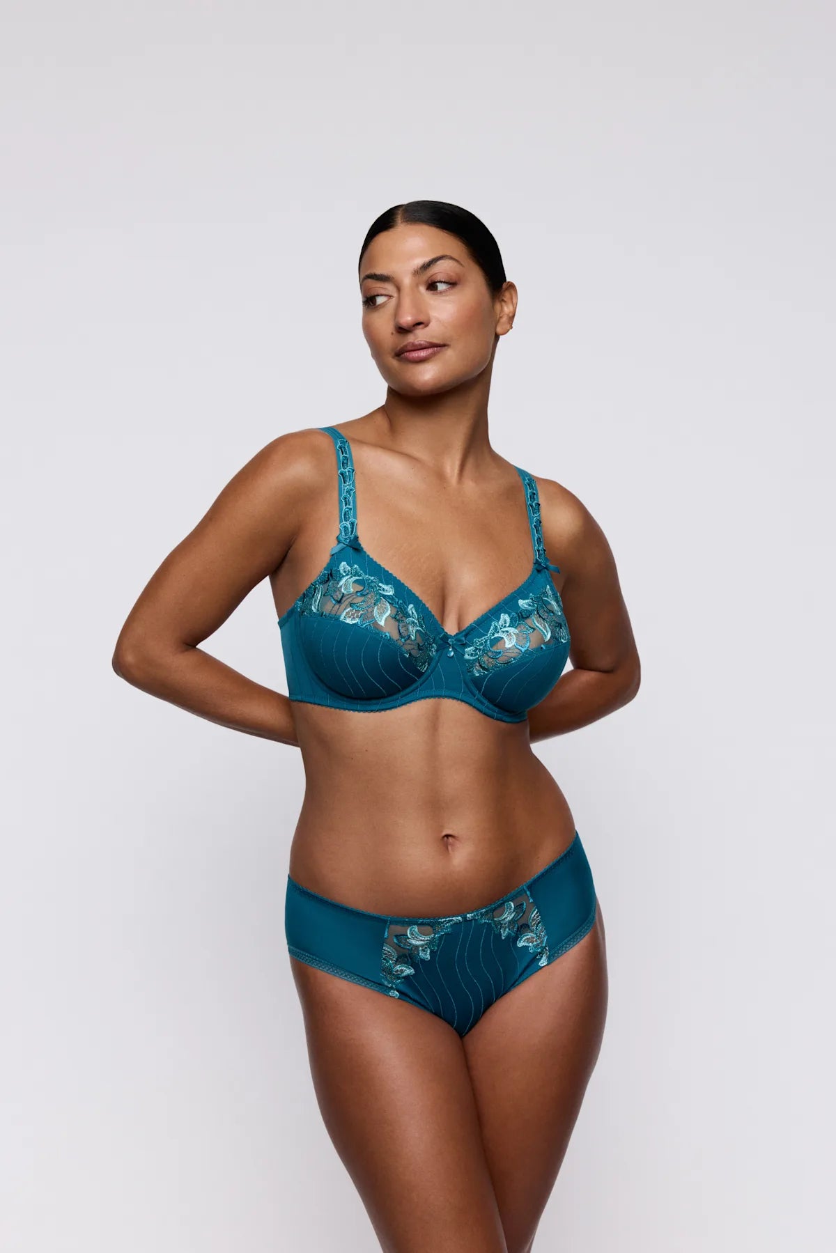 PrimaDonna Deauville Brazilian-Slip in Blaugrün am Model