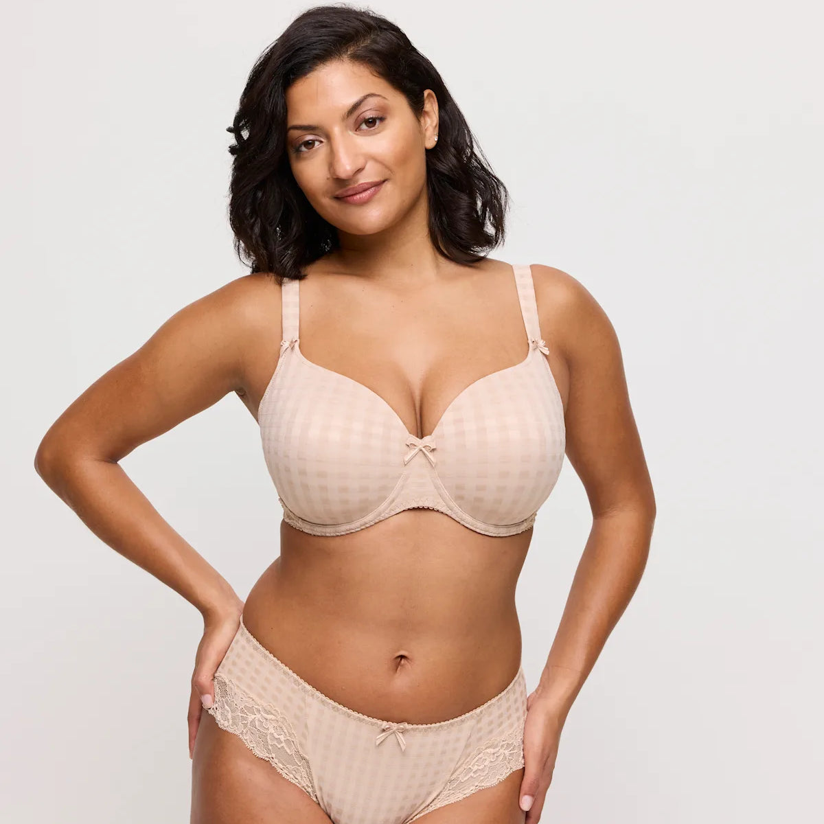 PrimaDonna Madison gepolsterter BH im dunklen Neutralton am Model