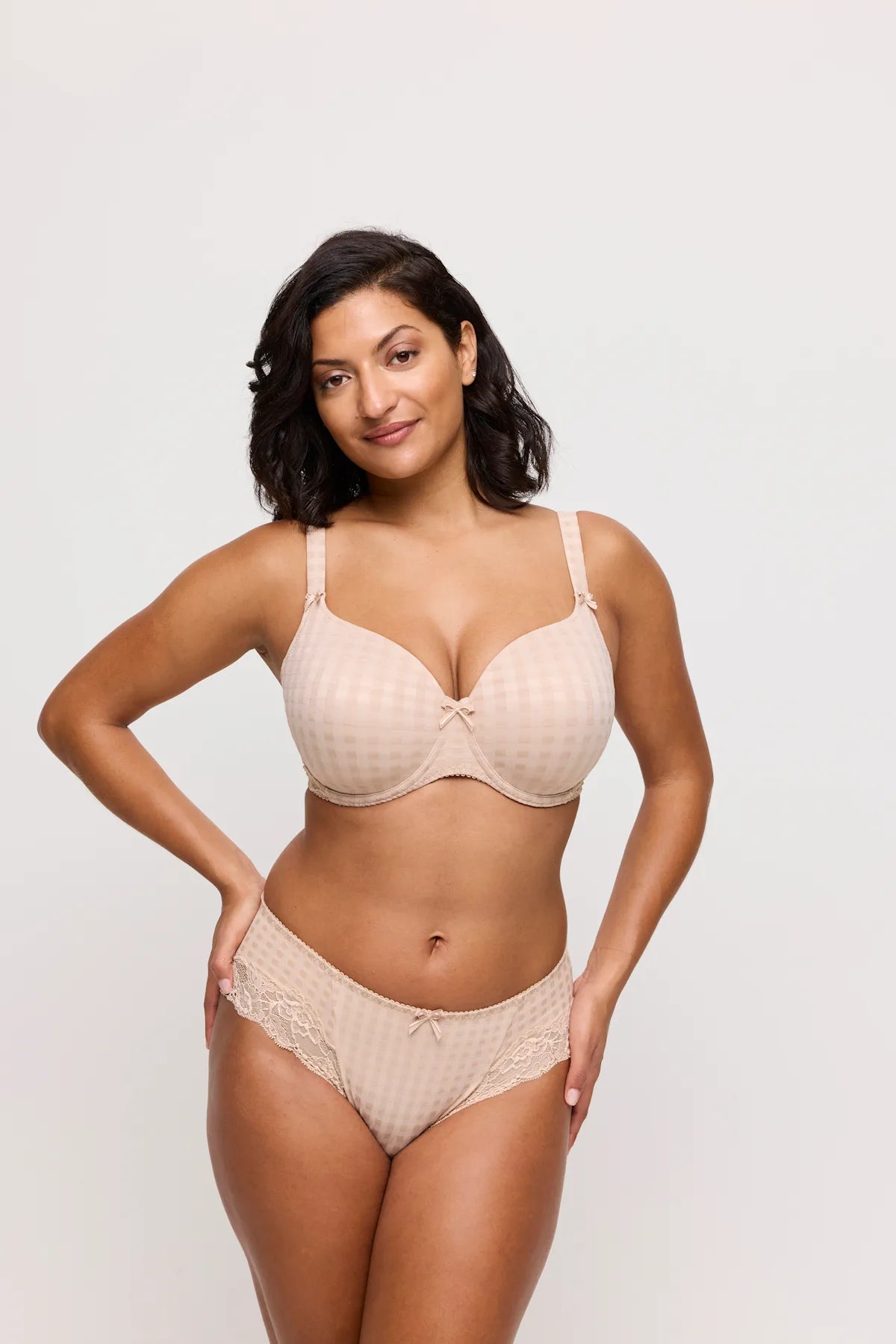 PrimaDonna Madison gepolsterter BH im dunklen Neutralton am Model