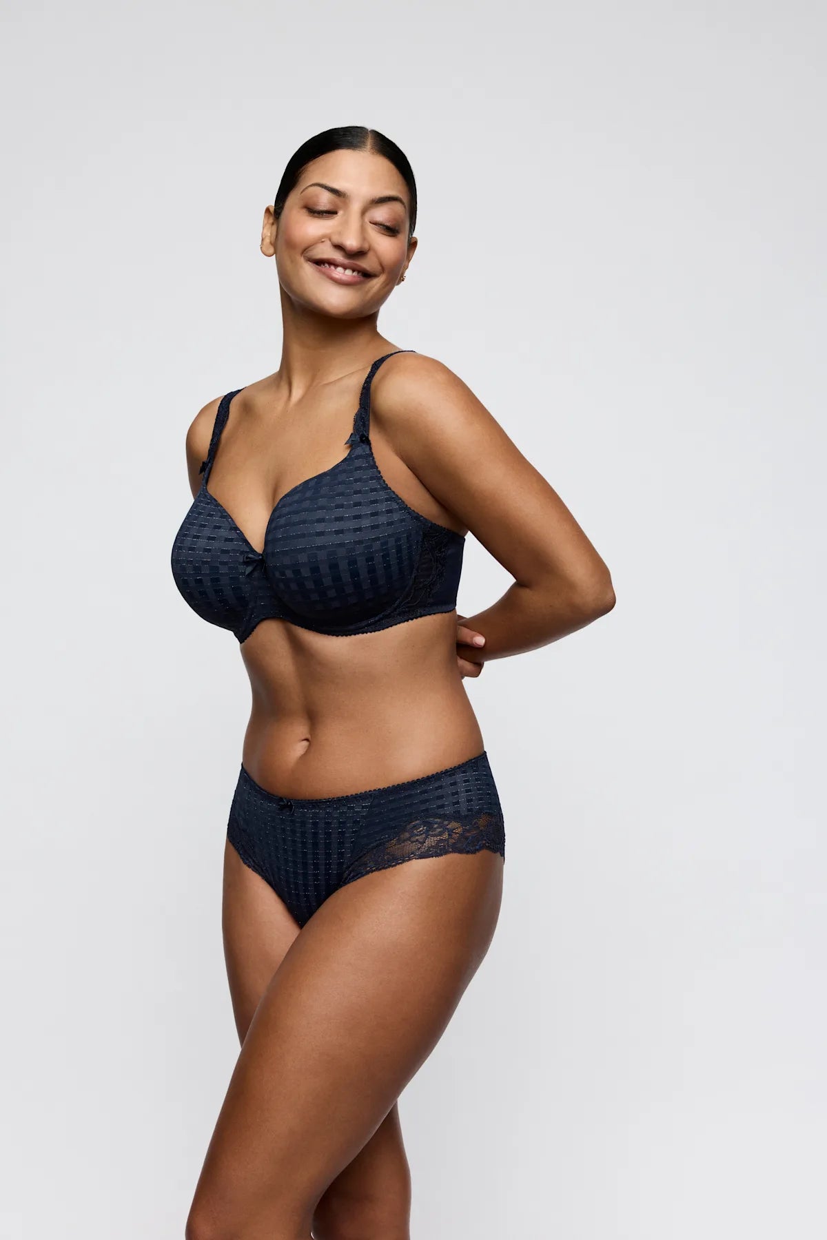 PrimaDonna Madison Unterlegter Bh Herzform in Velvet Blue am Model
