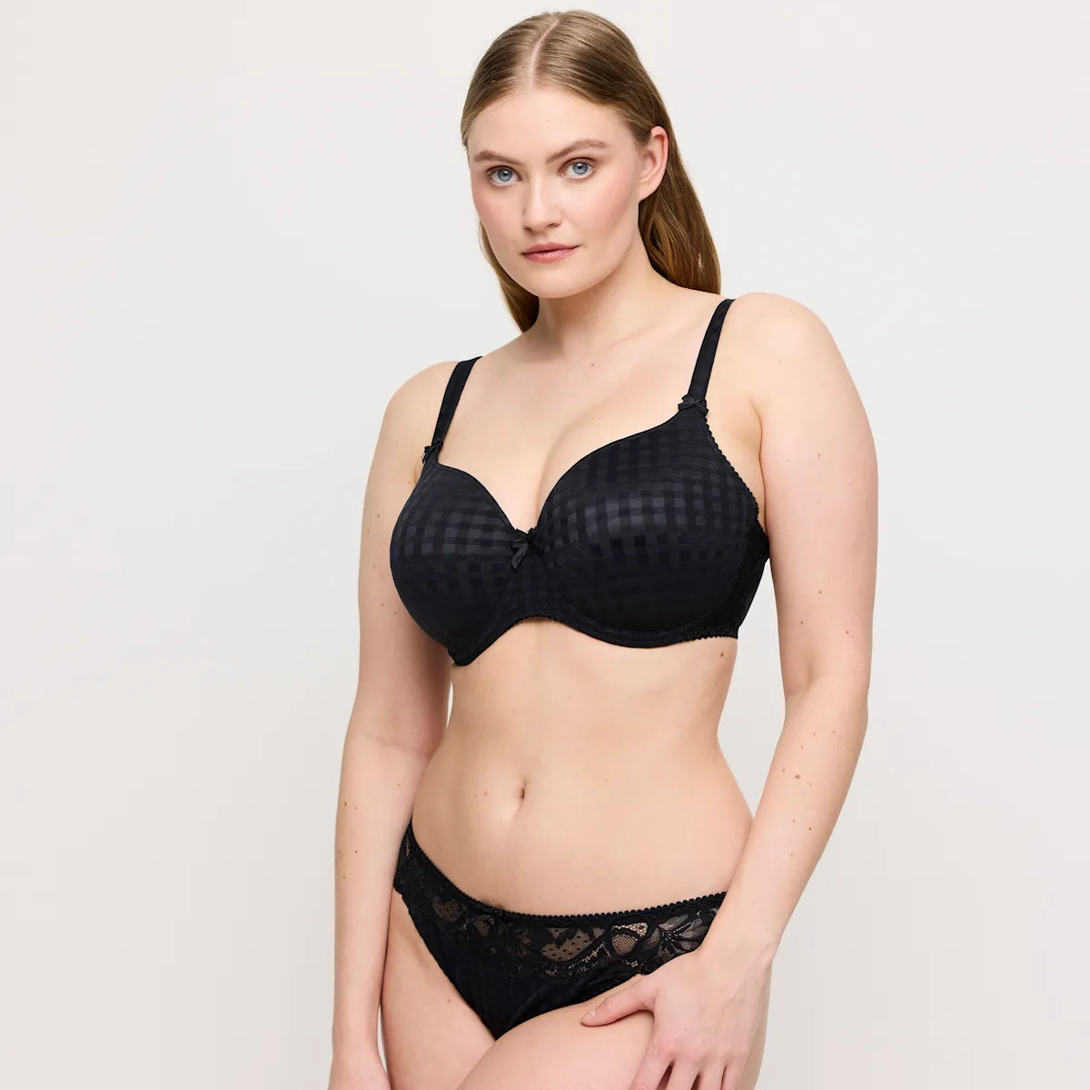 PrimaDonna Madison Unterlegter Bh Herzform in Schwarz am Model