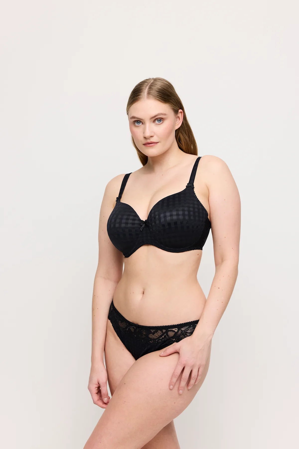 PrimaDonna Madison Unterlegter Bh Herzform in Schwarz am Model