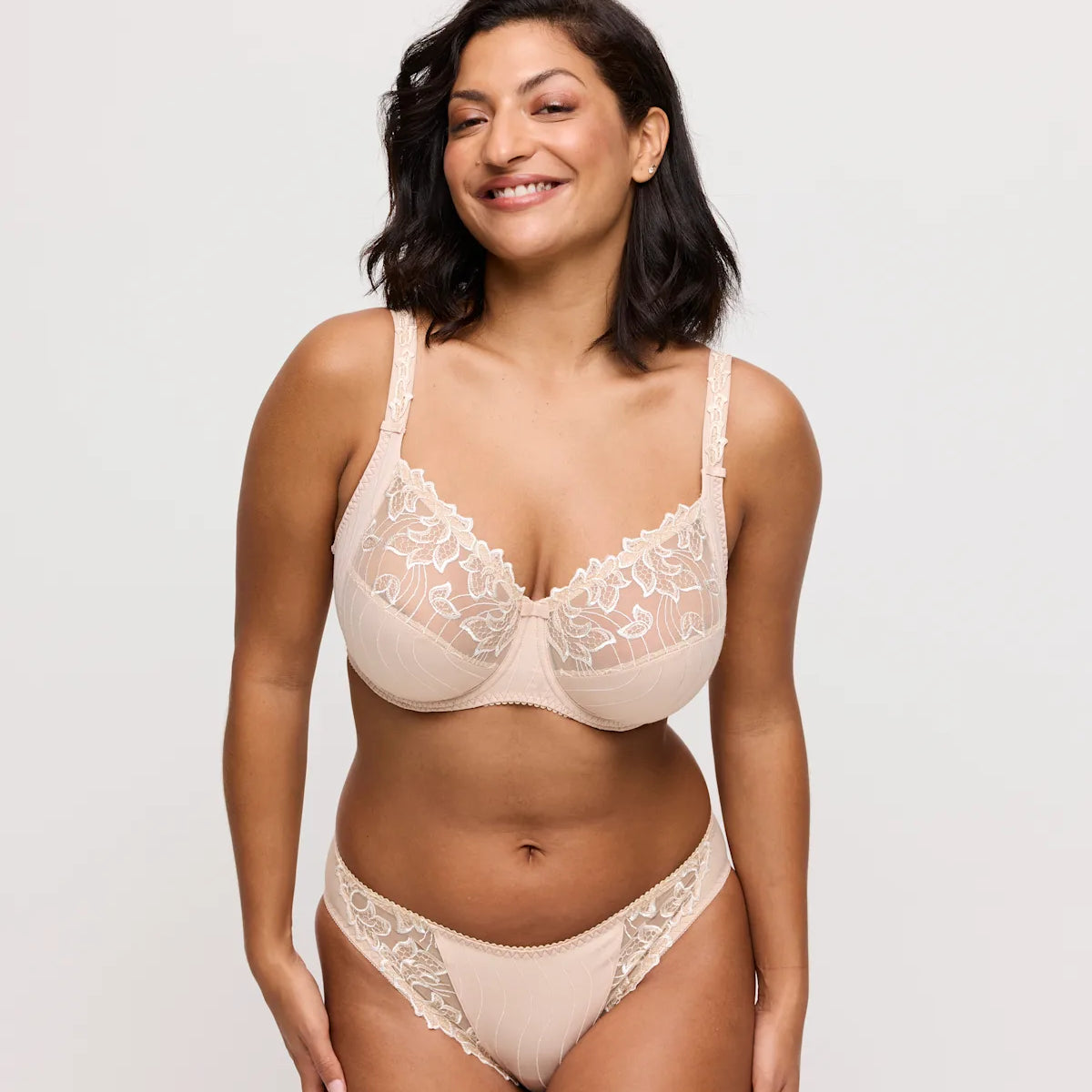 PrimaDonna Deauville Rioslip im dunklen Neutralton am Model