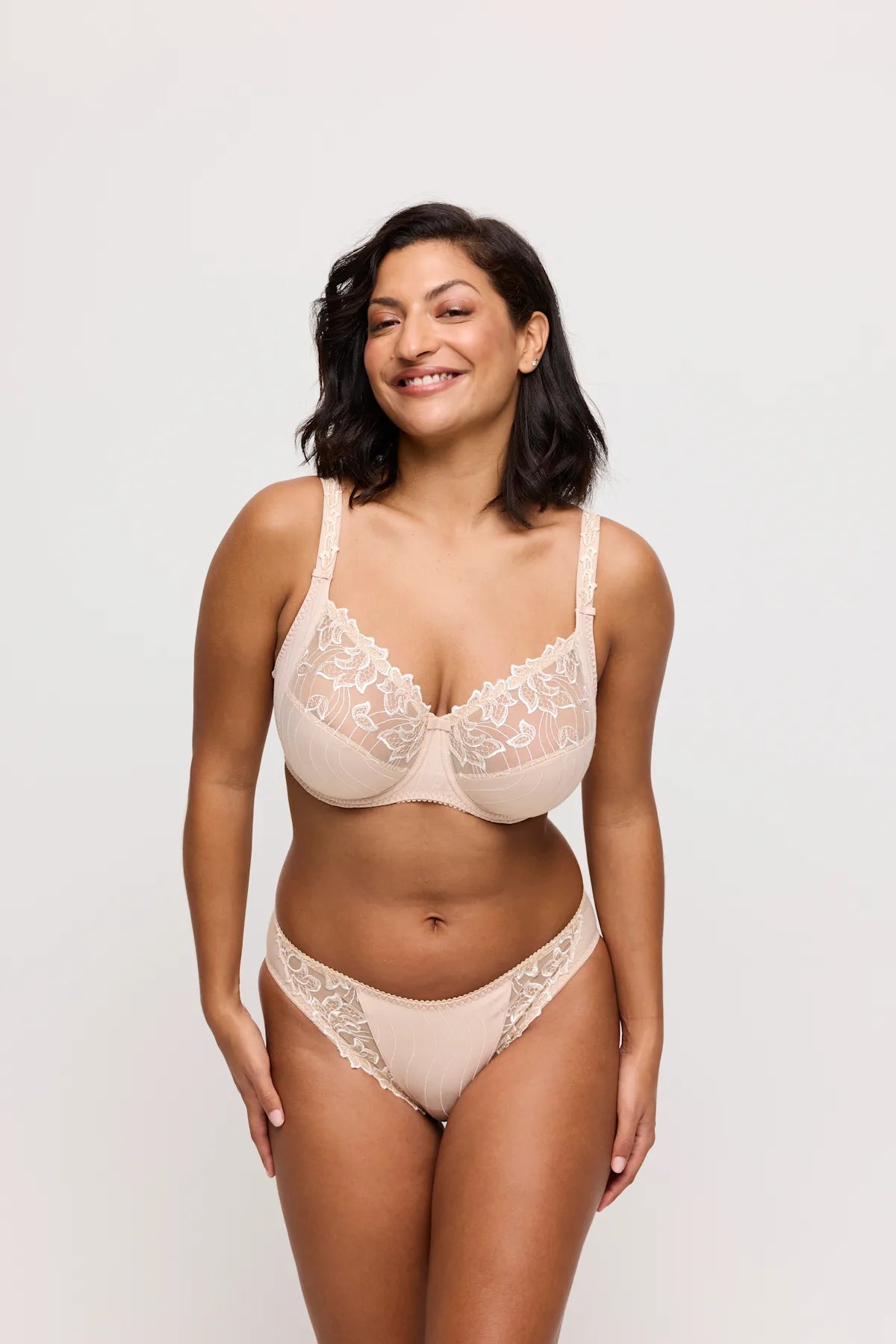 PrimaDonna Deauville Rioslip im dunklen Neutralton am Model