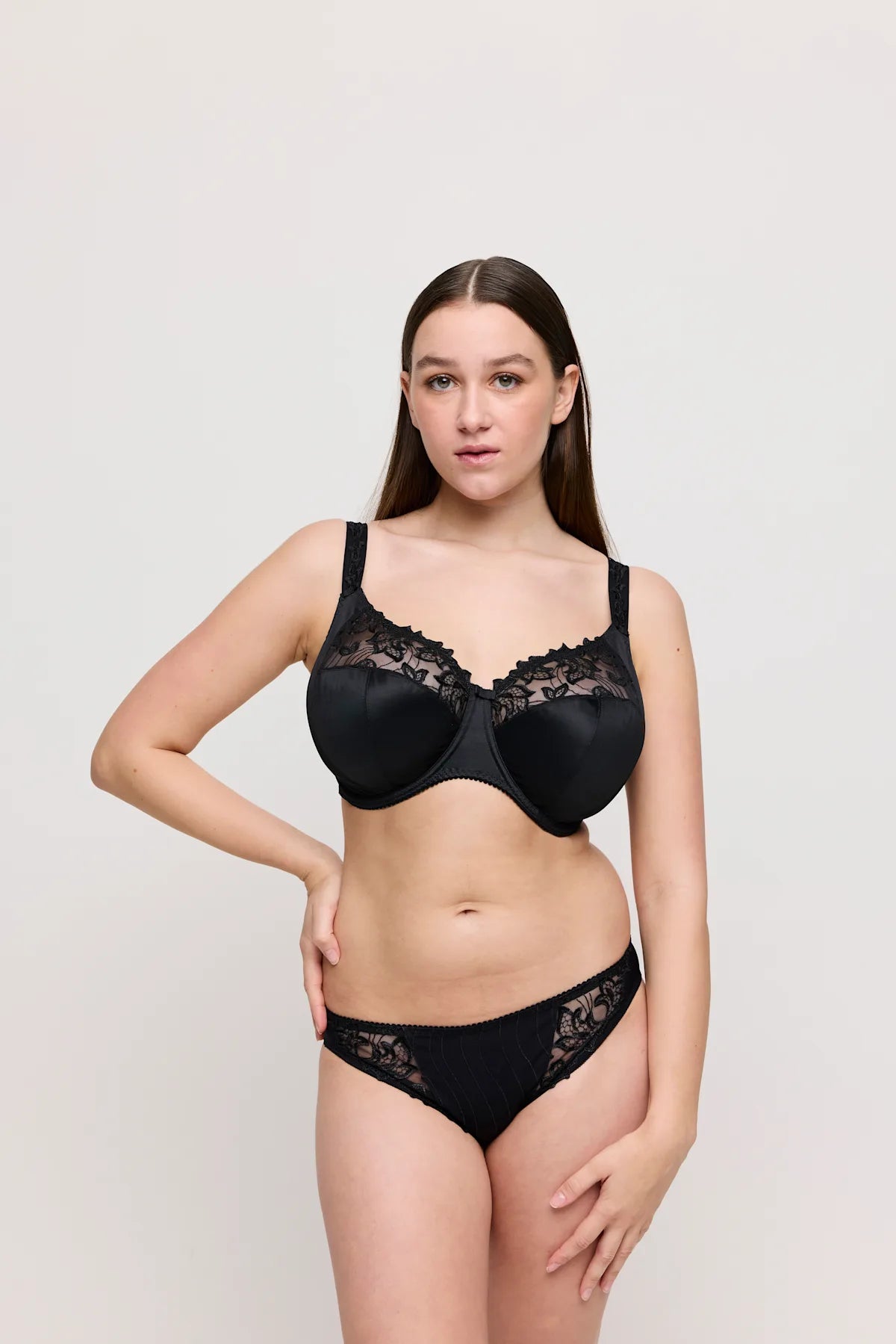 PrimaDonna Deauville Rioslip in Schwarz am Model