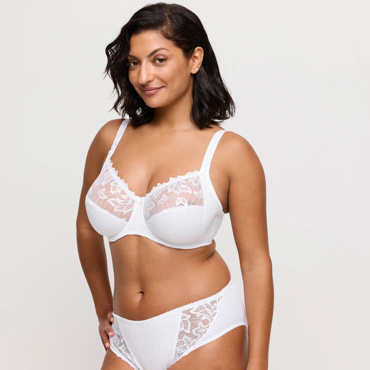 PrimaDonna Deauville Taillenslip in Weiß am Model