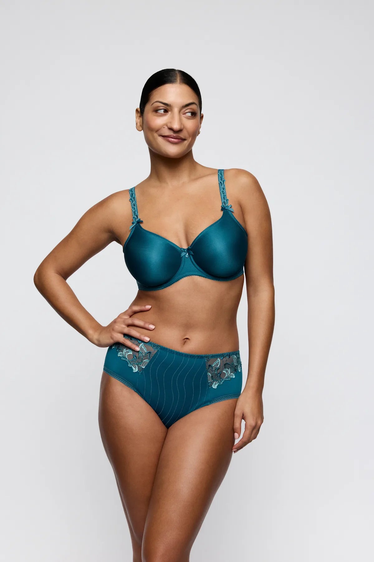 PrimaDonna Deauville Minimizer-BH in Blaugrün am Model