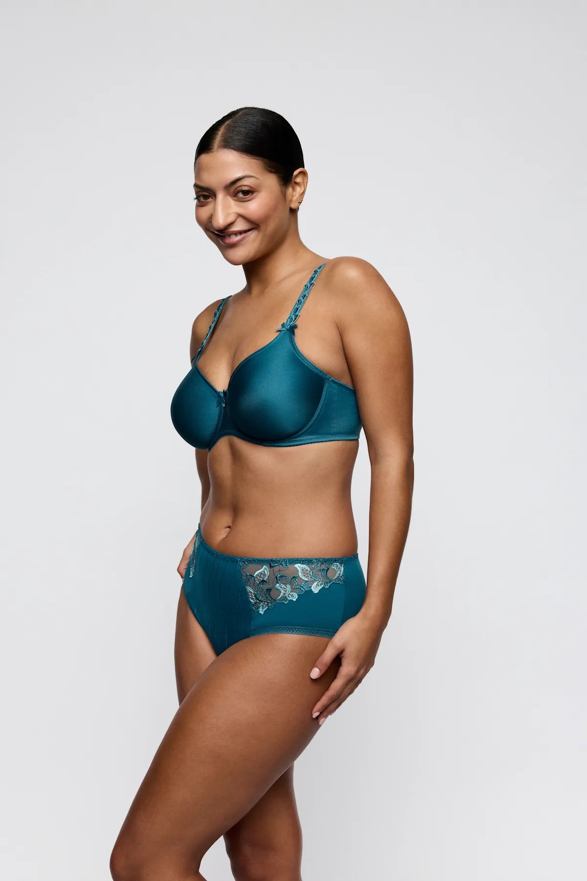 PrimaDonna Deauville Taillenslip in Blaugrün am Model