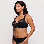 PrimaDonna Madison Vollschalen-BH in Schwarz am Model