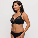 PrimaDonna Madison Vollschalen-BH in Schwarz am Model